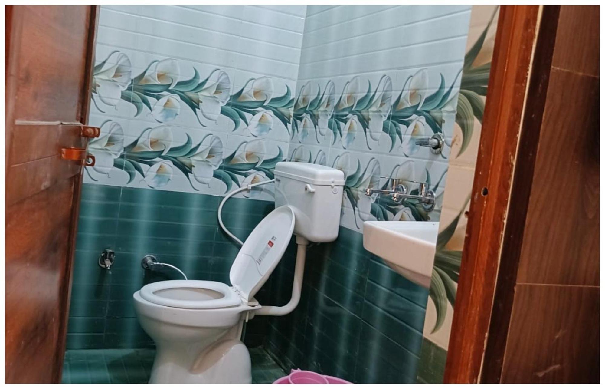 Hotel Aparna Grand Near Ram Janam Bhoomi And Temple - Fully Air Conditioned - Free Wifi Available - Best Budget Hotel In Ayodhya Esterno foto
