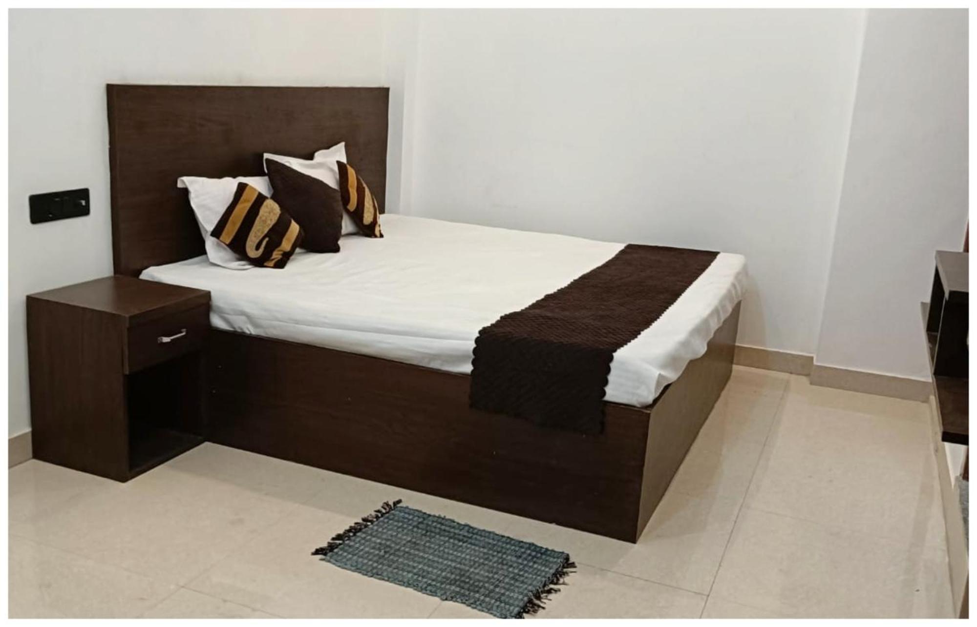Hotel Aparna Grand Near Ram Janam Bhoomi And Temple - Fully Air Conditioned - Free Wifi Available - Best Budget Hotel In Ayodhya Esterno foto